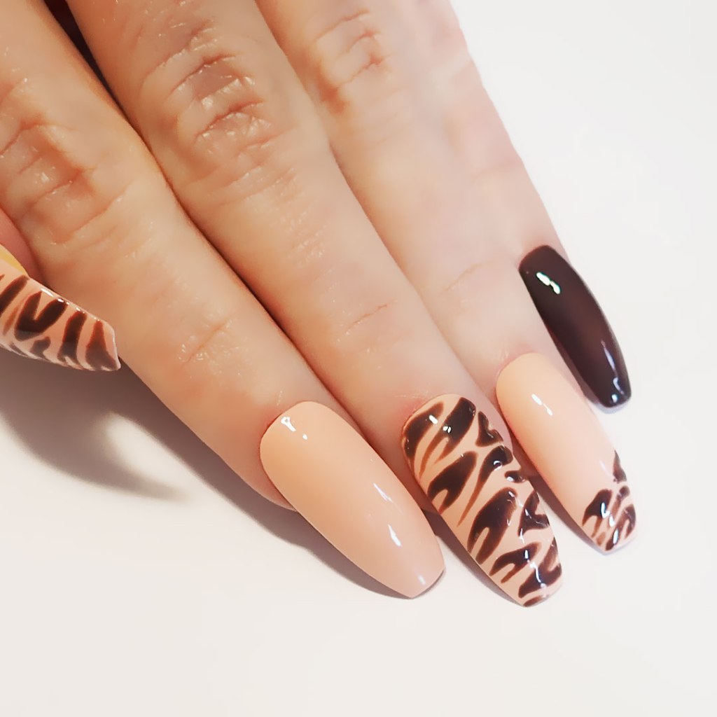 Easy Zebra Nail Art Tutorial for Chic&nbsp;Nails